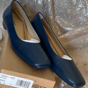 Trotters Navy Flats